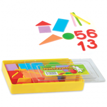 Касса цифр и счетных материалов СТАММ &quot;Учись считать&quot;, 132 элемента  102364/УК01